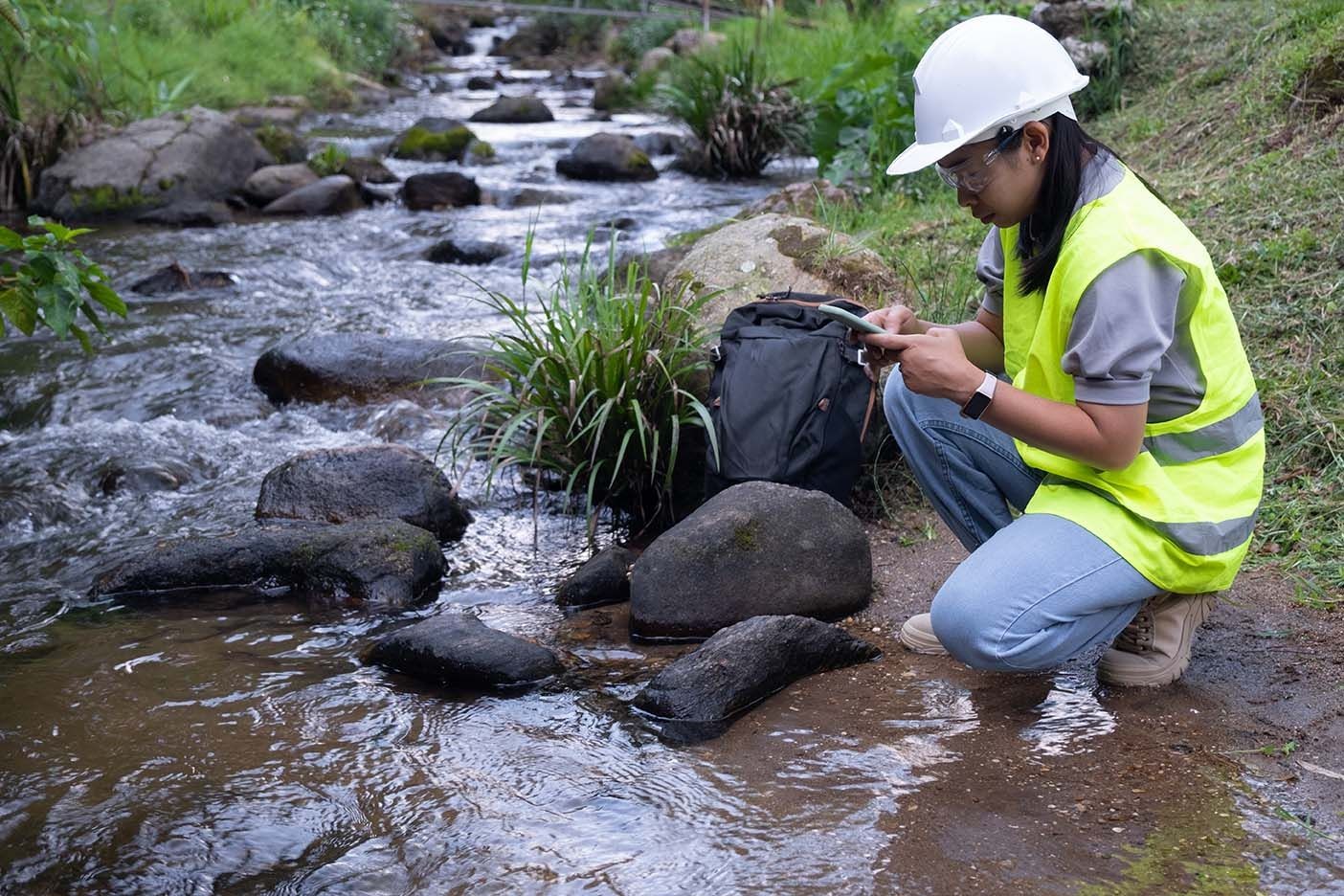 Environmental monitoring in a stream 